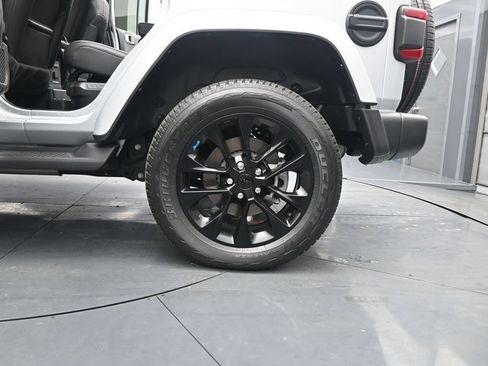 Used 2023 Jeep Wrangler Unlimited Sahara w/ Cold Weather Group AWD/4WD image 19