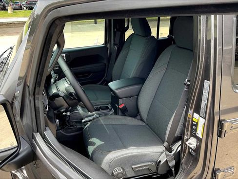 New 2025 Jeep Gladiator Sport image 9