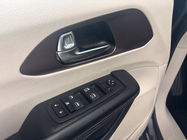 Used 2023 Chrysler Voyager LX FWD image 18