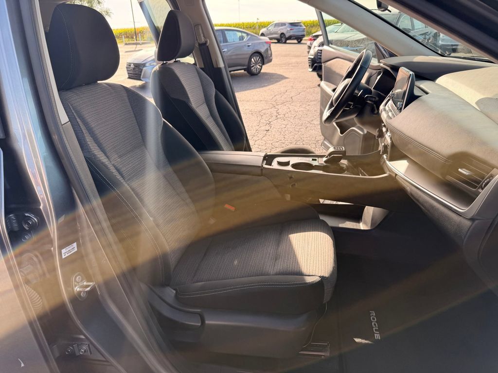 Used 2021 Nissan Rogue S AWD/4WD image 28