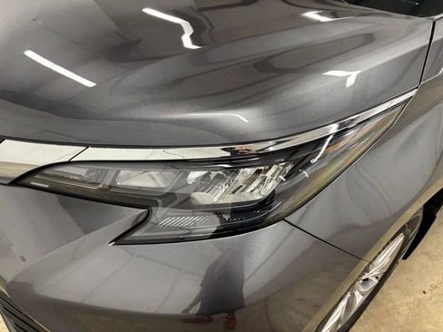 Certified 2025 Toyota Sienna XLE FWD image 8