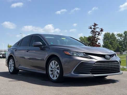 Used 2022 Toyota Camry LE FWD image 1