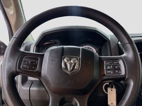 Used 2018 RAM 1500 Express AWD/4WD image 11
