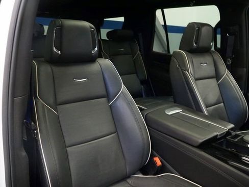 Certified 2024 Cadillac Escalade Sport w/ LPO, ONYX Package image 21