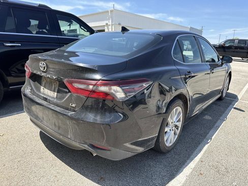 Used 2022 Toyota Camry LE FWD image 4