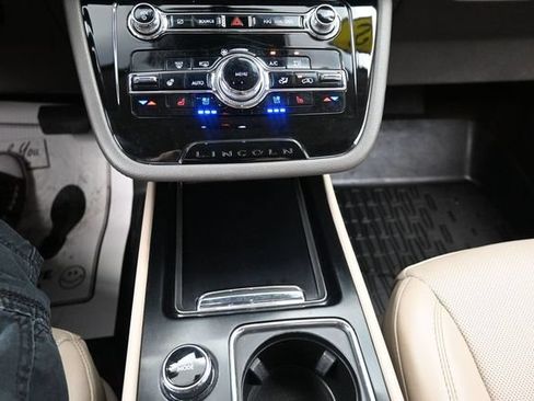 Used 2022 Lincoln Corsair AWD w/ Equipment Group 101A image 10