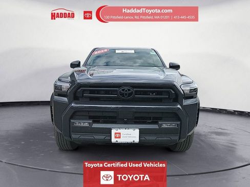 Used 2025 Toyota 4Runner SR5 AWD/4WD image 9