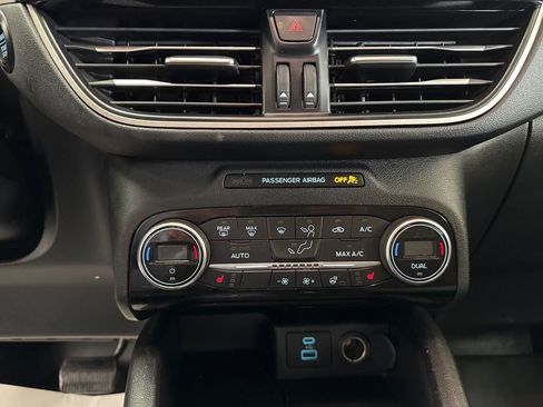 Used 2021 Ford Escape SE w/ SE Sport Appearance Package image 16