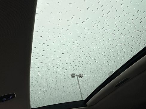 Used 2022 Toyota Venza XLE image 29