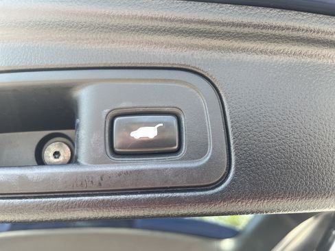 Used 2019 Honda Pilot Touring image 12