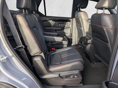 Used 2025 Honda Pilot TrailSport image 20