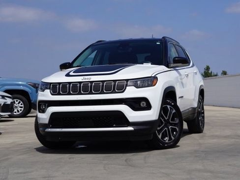 Used 2022 Jeep Compass Limited w/ Mopar Graphics Package AWD/4WD image 4