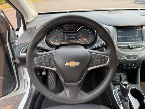 Used 2017 Chevrolet Cruze LT w/ Convenience Package FWD image 20