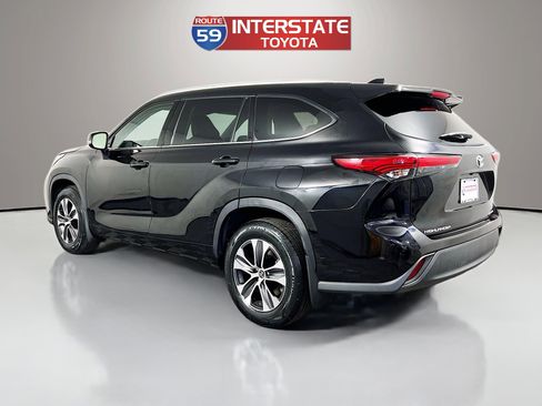 Used 2022 Toyota Highlander XLE image 5