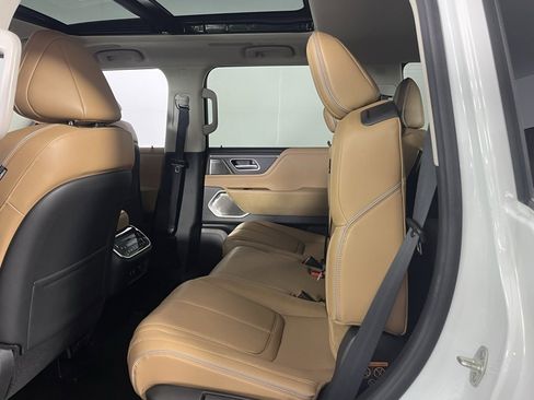 Used 2025 INFINITI QX80 Sensory image 29