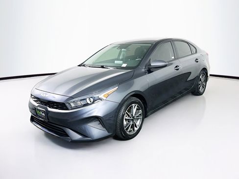 Used 2022 Kia Forte LXS image 3