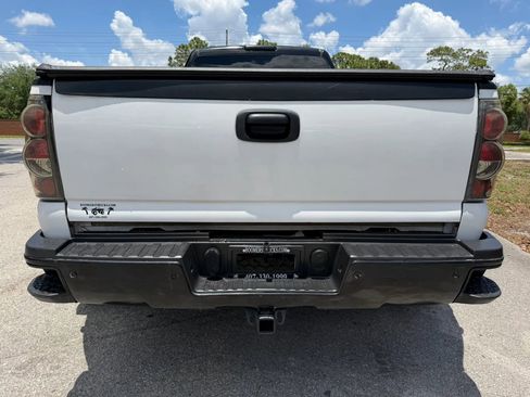 Used 2007 Chevrolet Silverado 3500 LT w/ Heavy-Duty Power Package AWD/4WD image 4