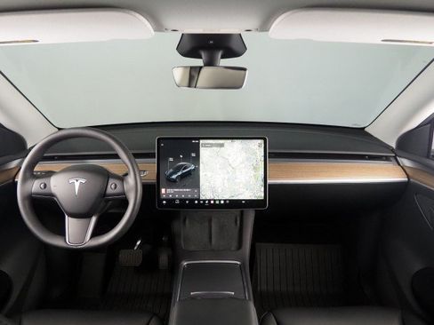 Used 2025 Tesla Model Y Long Range AWD/4WD image 3