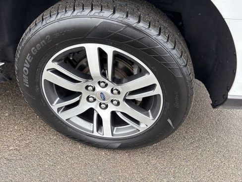 Used 2024 Ford Expedition Limited image 11