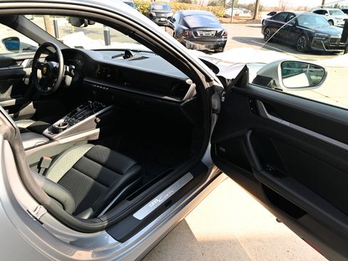 Used 2020 Porsche 911 Carrera S image 35