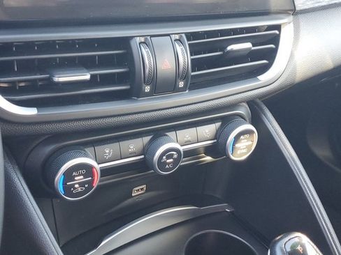 Used 2019 Alfa Romeo Giulia Sport w/ Nero Edizione image 26