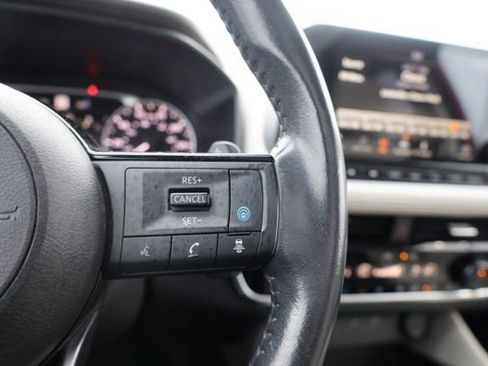 Used 2023 Nissan Rogue SV image 27