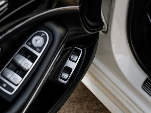 Used 2019 Mercedes-Benz S 560e w/ AMG Line Exterior image 52