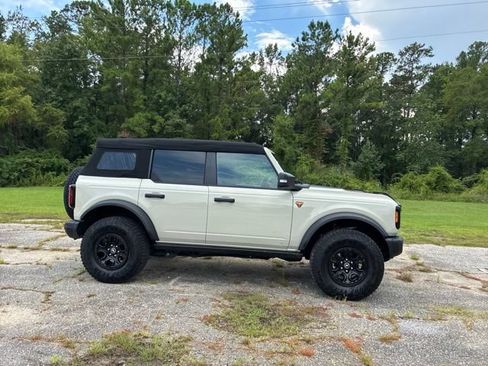 Used 2025 Ford Bronco Badlands AWD/4WD image 2