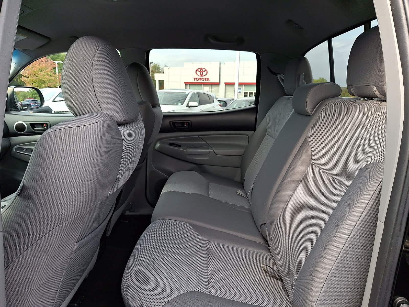 Used 2015 Toyota Tacoma 4x4 Double Cab w/ TRD Off-Road Package image 11