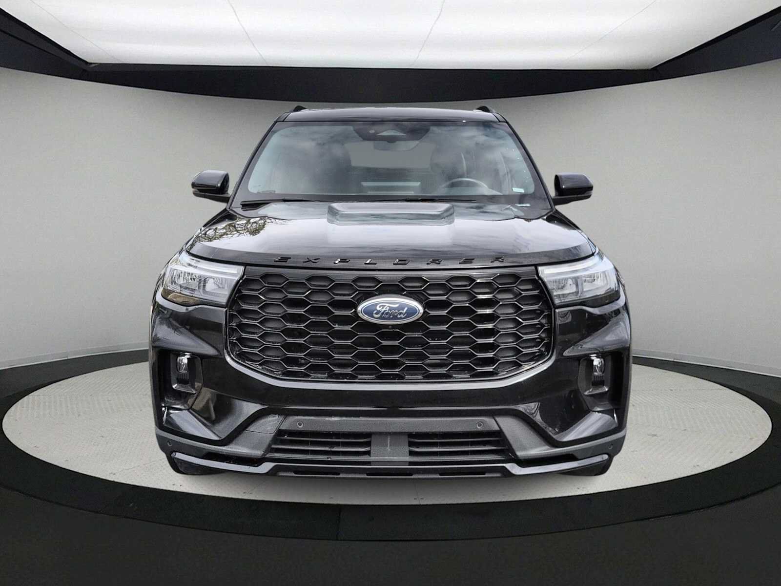 Used 2025 Ford Explorer ST-Line AWD/4WD image 3