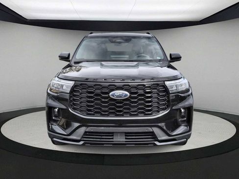 Used 2025 Ford Explorer ST-Line AWD/4WD image 3