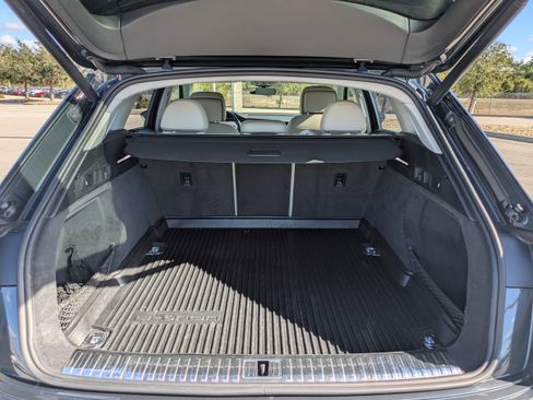 Used 2019 Audi e-tron Prestige w/ Prestige Package image 15