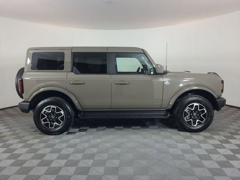 Used 2025 Ford Bronco Outer Banks image 2