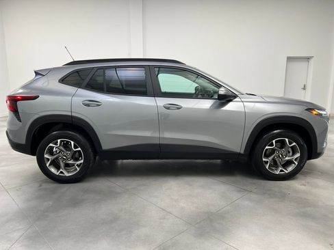 Used 2025 Chevrolet Trax LT image 8