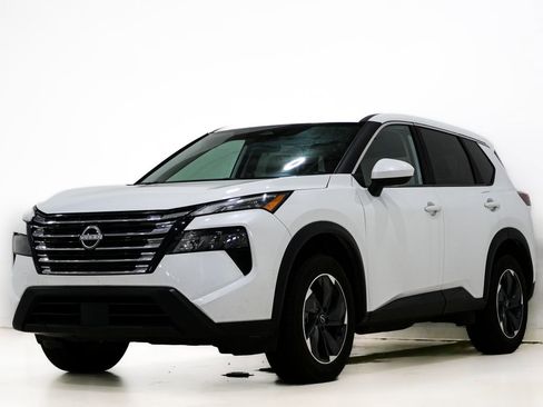 Used 2024 Nissan Rogue SV FWD image 3