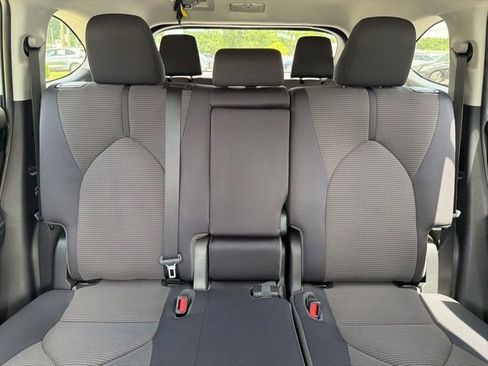 Used 2023 Toyota Highlander L FWD image 31