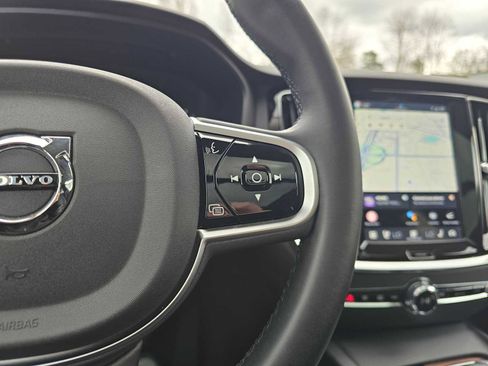 Certified 2025 Volvo V60 B5 Cross Country Plus image 33