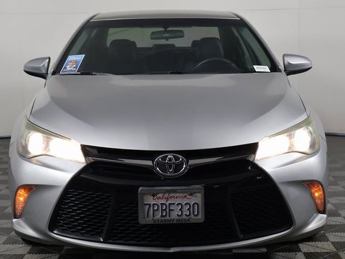 Used 2016 Toyota Camry SE image 2