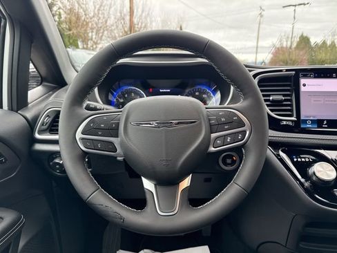New 2026 Chrysler Pacifica Select image 14