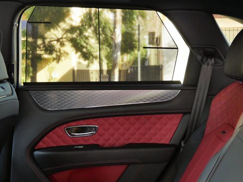 Used 2022 Bentley Bentayga image 20