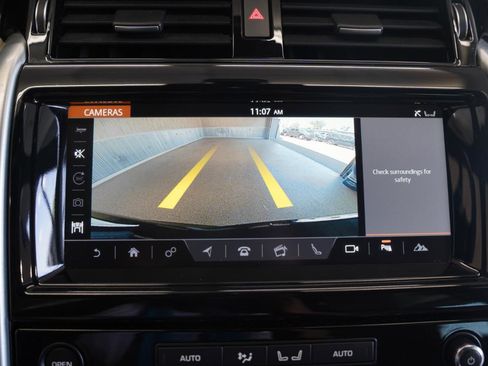 Used 2018 Land Rover Discovery HSE AWD/4WD image 18