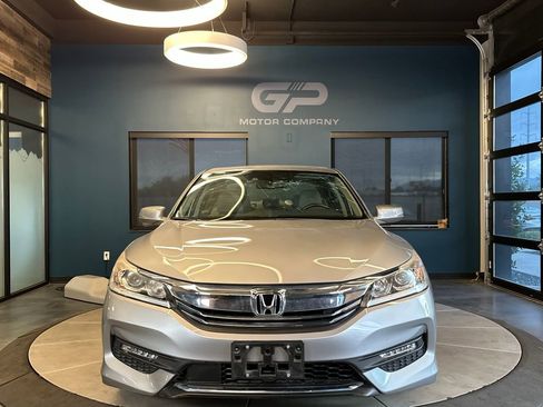 Used 2017 Honda Accord EX-L image 8