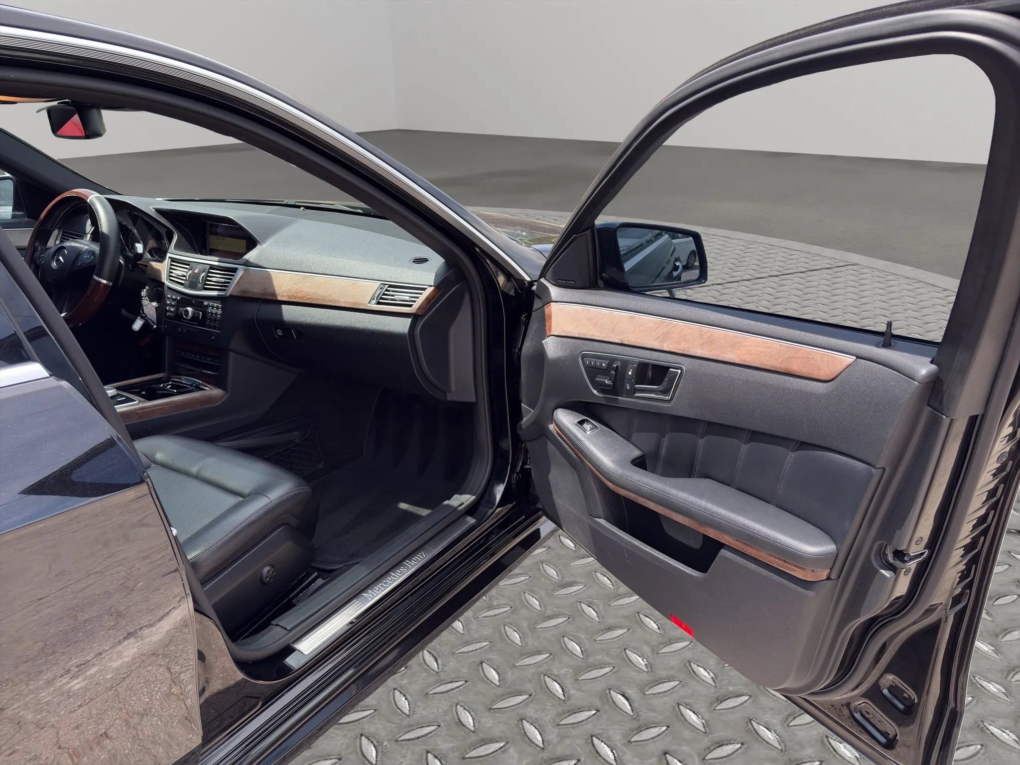Used 2011 Mercedes-Benz E 350 Sedan image 21