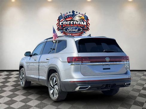 Used 2025 Volkswagen Atlas SE AWD/4WD image 4