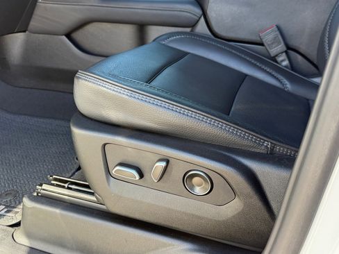 Used 2025 GMC Yukon Denali image 12