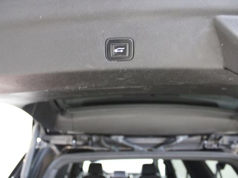 Used 2021 Chevrolet Suburban LT image 12