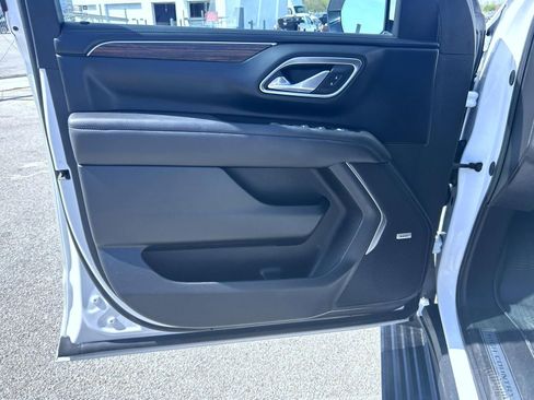 Used 2024 Chevrolet Tahoe High Country AWD/4WD image 9