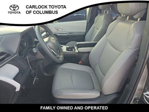 Used 2026 Toyota Sienna XLE FWD image 5