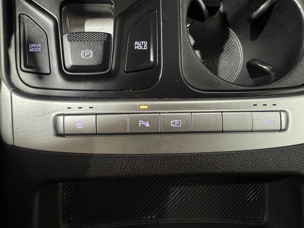 Used 2025 Kia Carnival FWD image 36