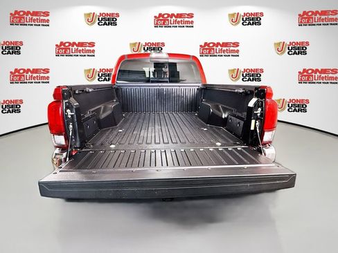 Certified 2018 Toyota Tacoma SR5 AWD/4WD image 27